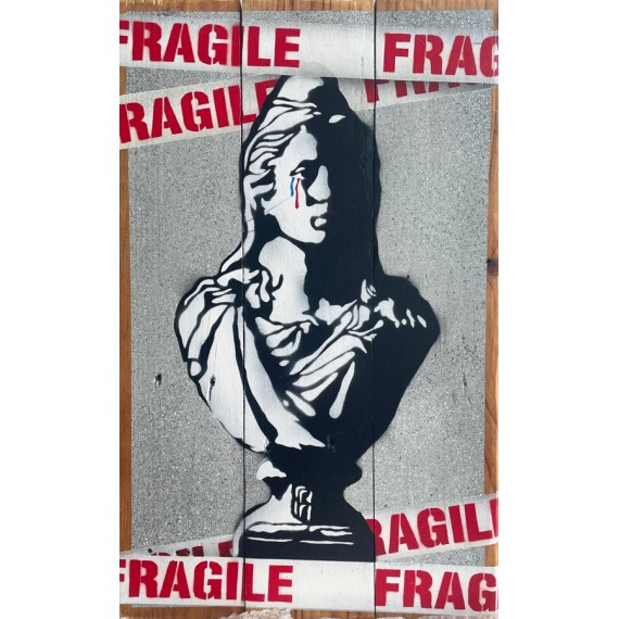 Fragile EZK Street Art